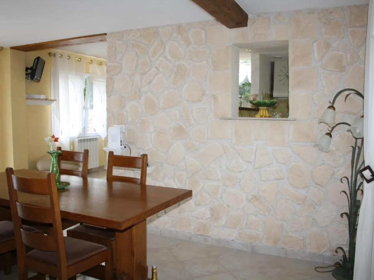 Holiday home Maison Renovee Avec Grand Jardin, Acces Riviere, Cheminee Et Tout Confort A Monetay-Sur-Allier - Fr-1-489-110
